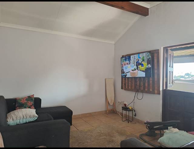 2 BEDROOM TOWNHOUSE FOR SALE IN CASTLEVIEW